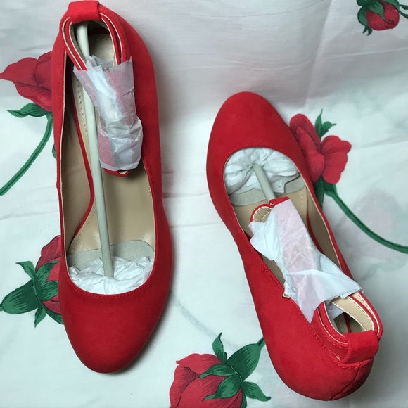 RED IS ALWAYS HOTNWT‼️ - Picture 3 of 7